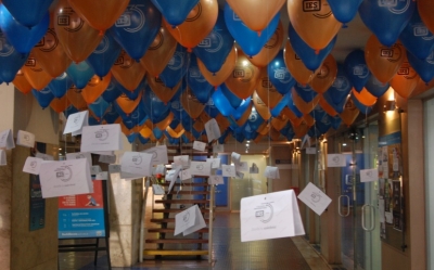 35 años, cientos de globos