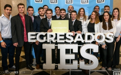 IES celebró el 35º Acto de Colación